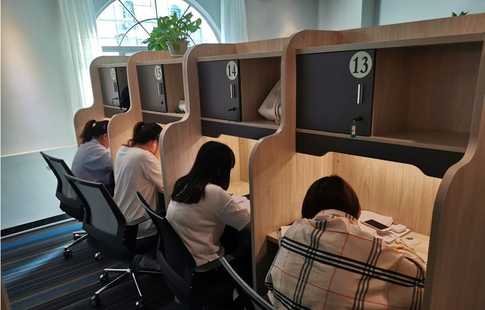 揭秘AI如何助力动漫学能社，打造极致安全学习体验(图1)