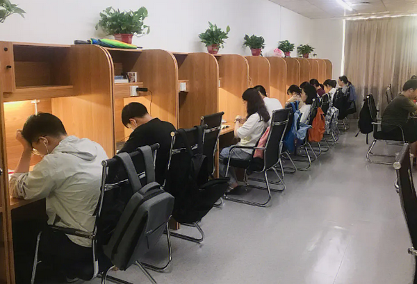 AI动漫学能社：市场变革中的创新引领者(图1)