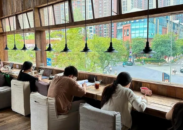 解锁动漫潜能，个性化AI学能社助你一臂之力(图1)
