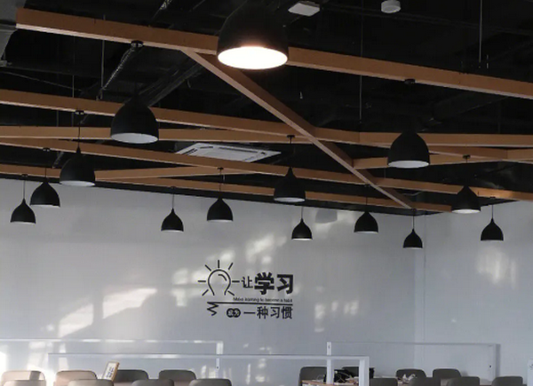 AI动漫学能社：以安全为基，搭建动漫学习的梦想舞台(图1)