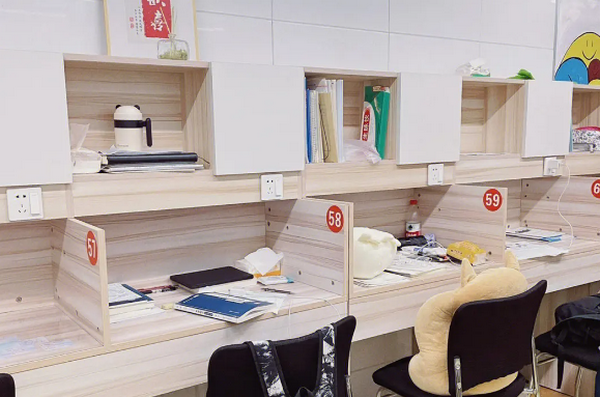 加入便捷AI动漫学能社，开启你的动画探险之旅