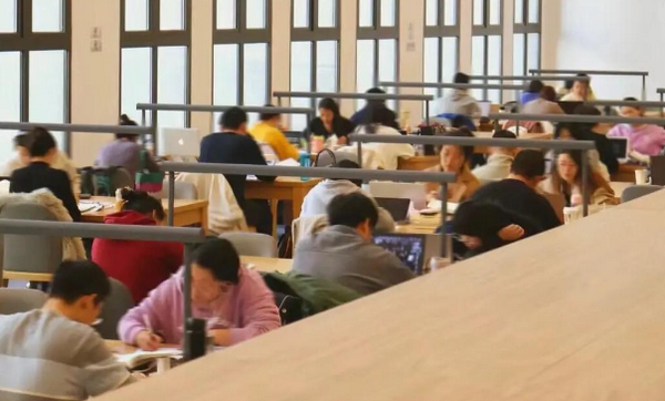 探索动漫新世界，AI动漫学能社等你来加盟！(图1)