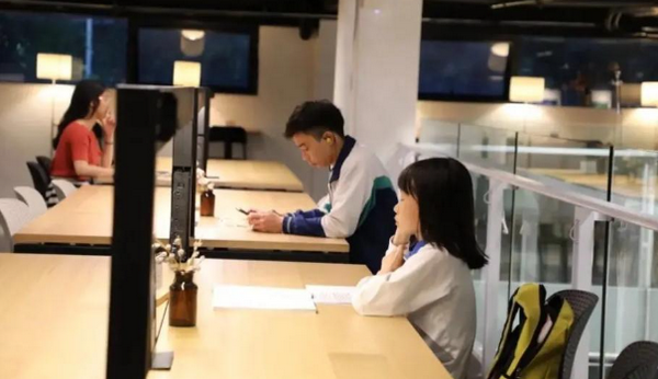 智能引领，创意无限：AI动漫学能社的未来发展蓝图(图1)