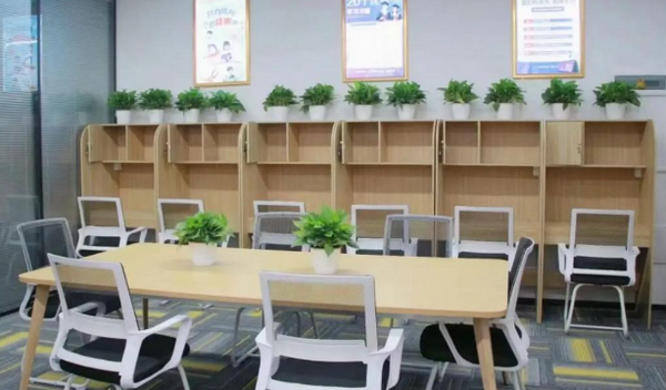 从创意到市场，AI动漫学能社的市场环境全解析(图1)