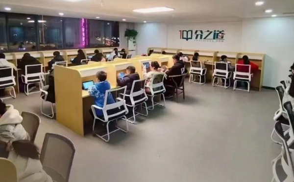 动漫学习新纪元：个性化AI学能社，引领智慧教育潮流
